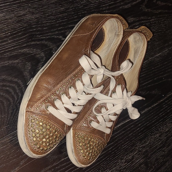 FRYE (Size 8) Leather w Brass Studs Sneakers - Picture 10 of 10